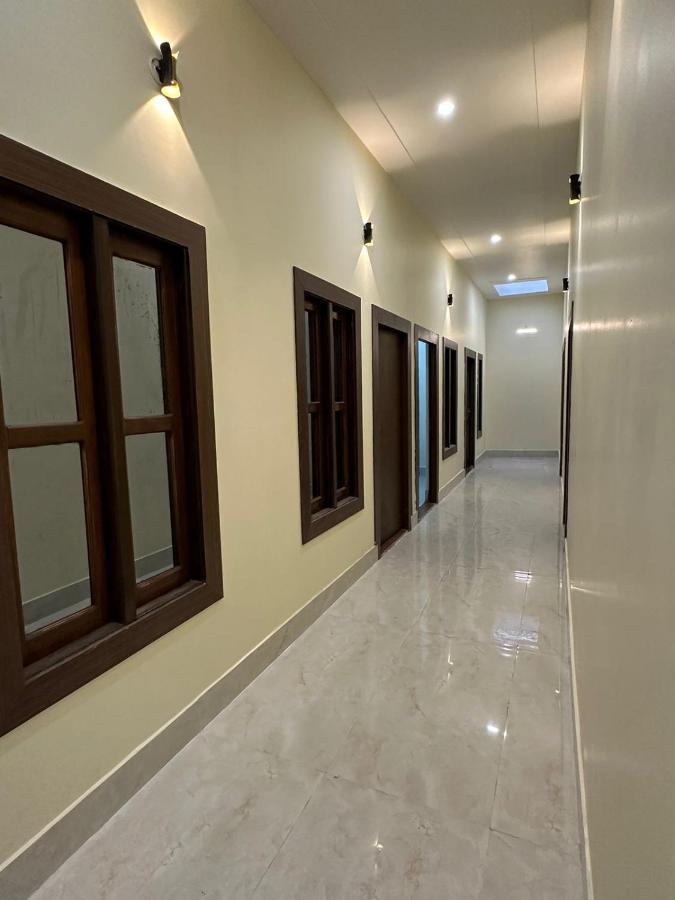 Raghuvar Inn Ayodhya Екстер'єр фото