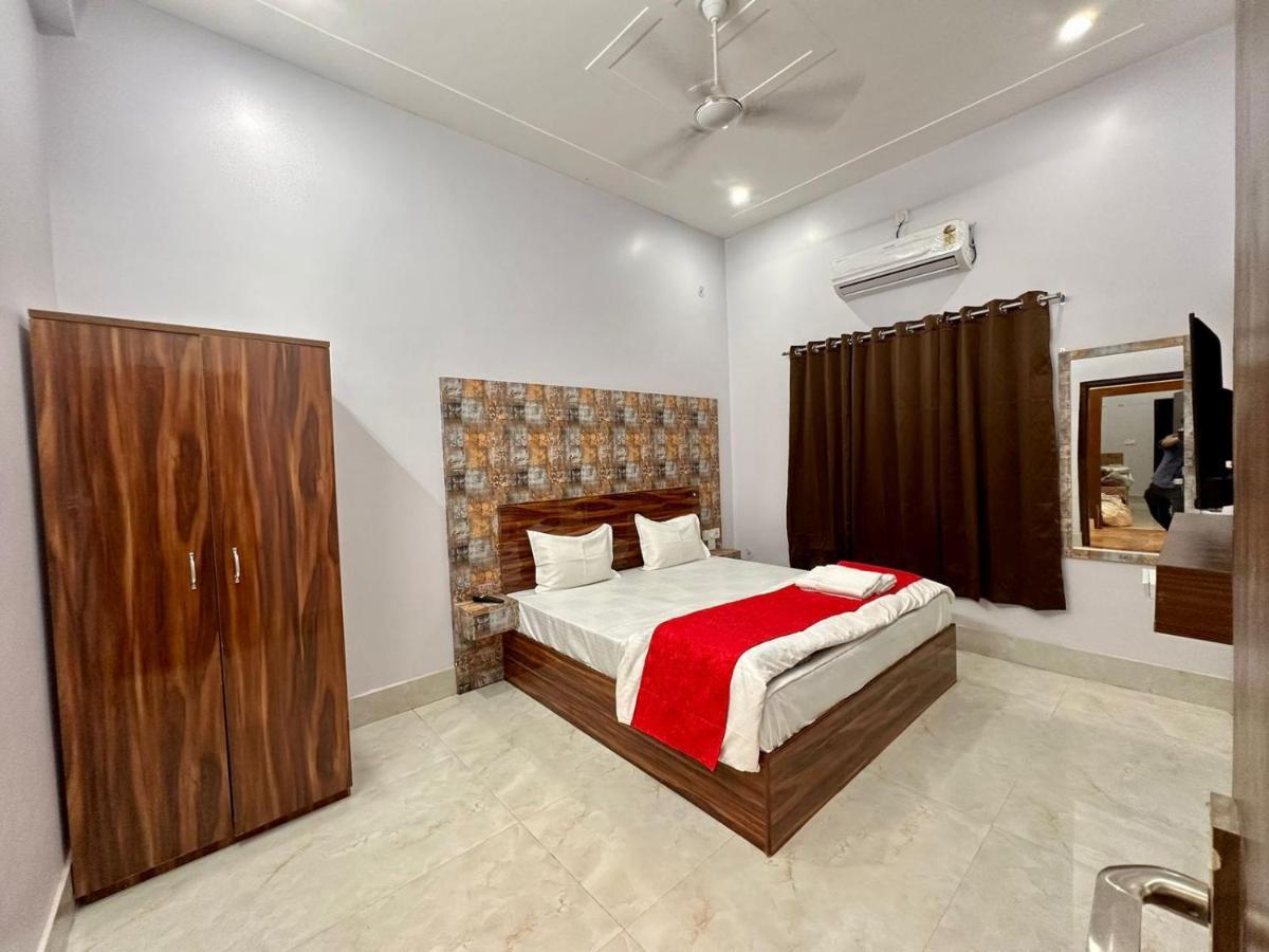 Raghuvar Inn Ayodhya Екстер'єр фото